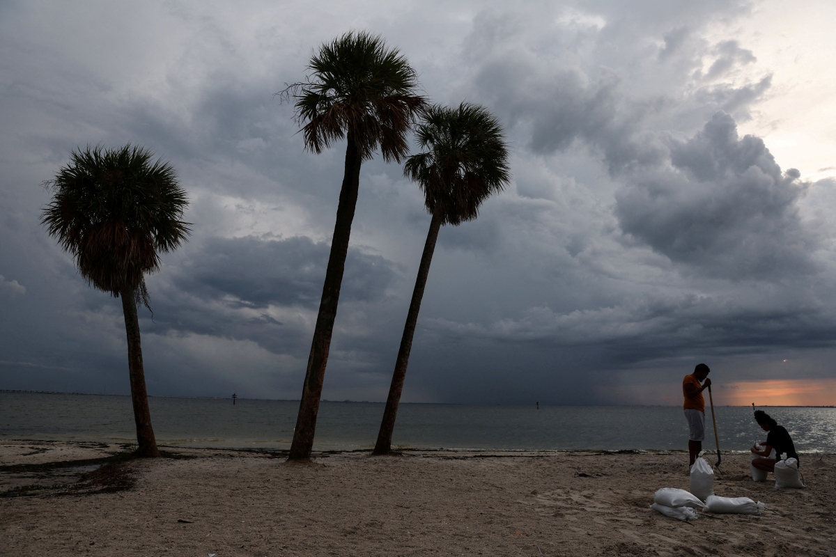 Siêu bão Ian với sức gió 185km/h tiến sát Cuba, đe dọa bang Florida (Mỹ)